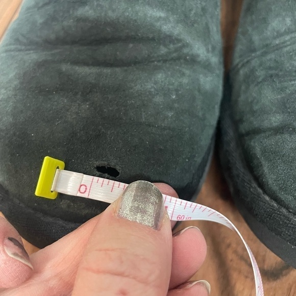 Ugg Classic Cozy Short Boot, 5825, Black, Size 9 - Picture 6 of 9